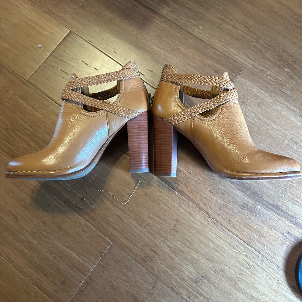 Frye Margaret Shootie Size 7 Tan